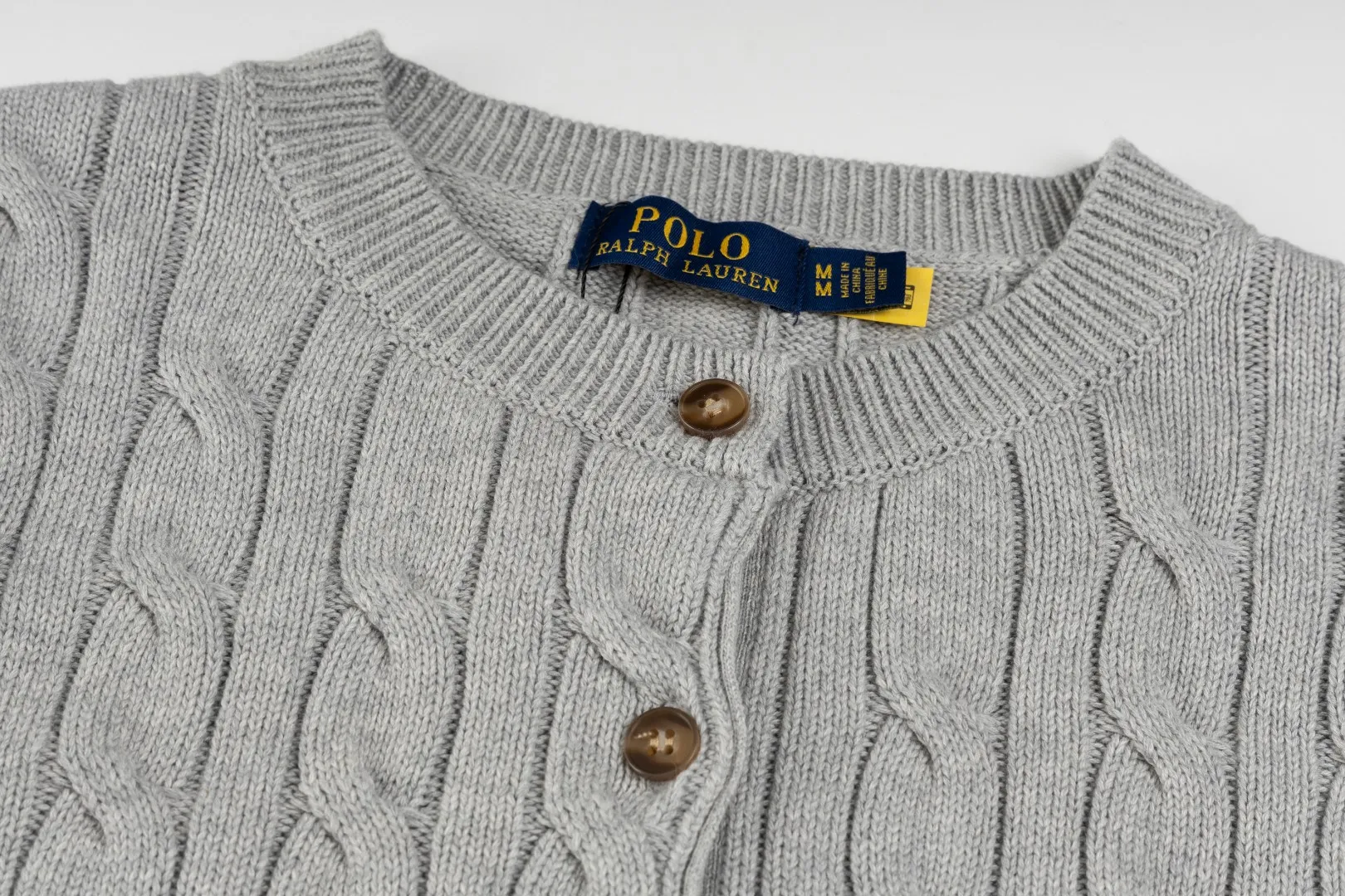 P230 #R93 RALPH LAUREN Ralph Lauren twelve colors classic small label embroidery logo seven-button knitted cable cardigan sweater women's top, high-density LOGO embroidery on the chest, original customization of tag accessories. Made of pure cotton yarn, pure cotton is skin-friendly and comfortable, small label war horse embroidered twist button cardigan sweater 🐎 high quality, follow the blogger to learn how to wear it! Let’s buy a Ralph Lauren cable sweater. It’s a super hard-to-find series after it became popular. It’s hard to find one on the official website. It’s simple and practical to wear, with a lazy and loose feel. The thickened fabric has more texture, feels soft and delicate, and has a loose fit. Whether worn alone or layered, you can wear different styles of fashion with just one piece!   Size: